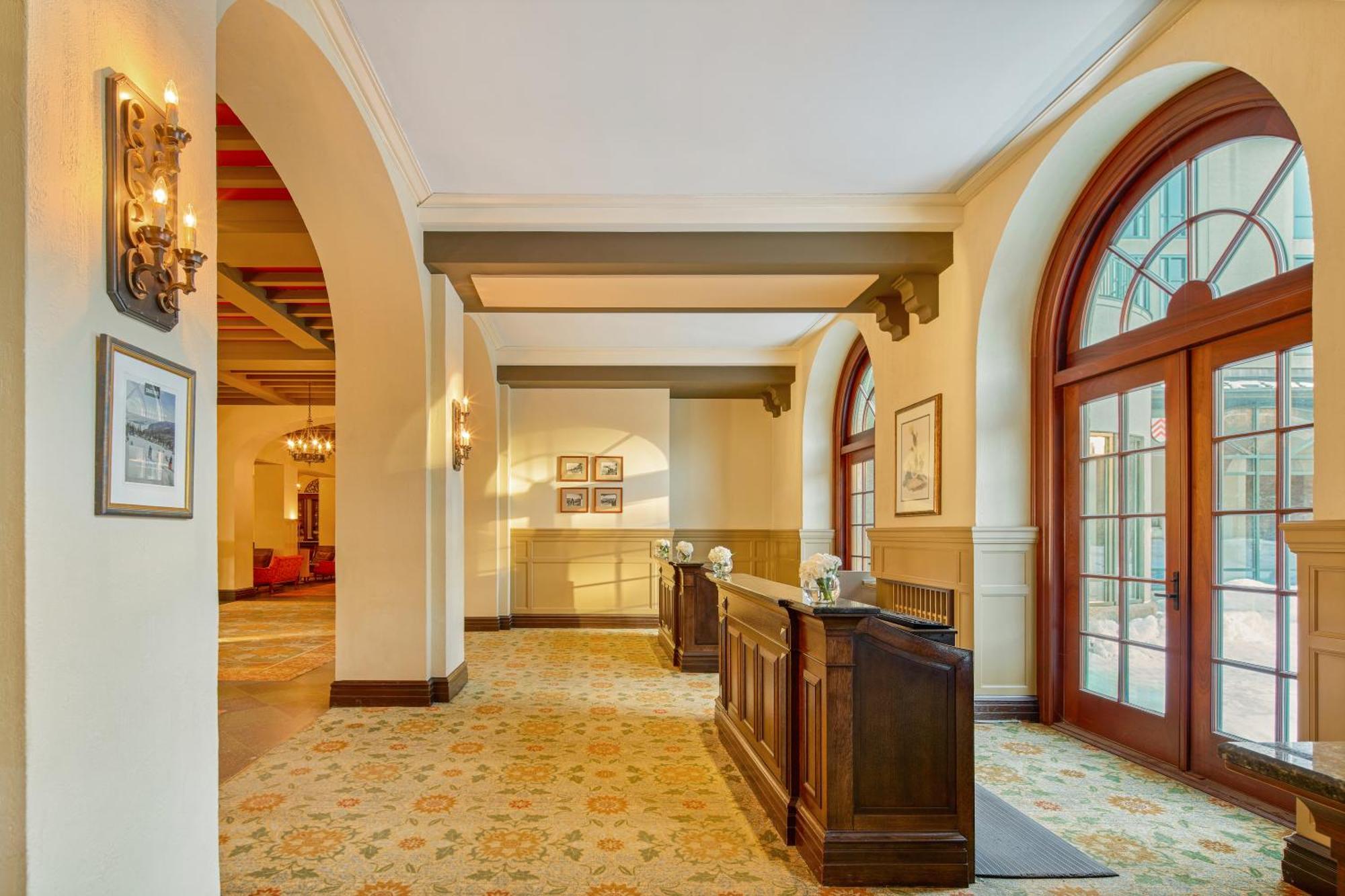Отель Fairmont Le Manoir Richelieu Ла-Мальбе Экстерьер фото